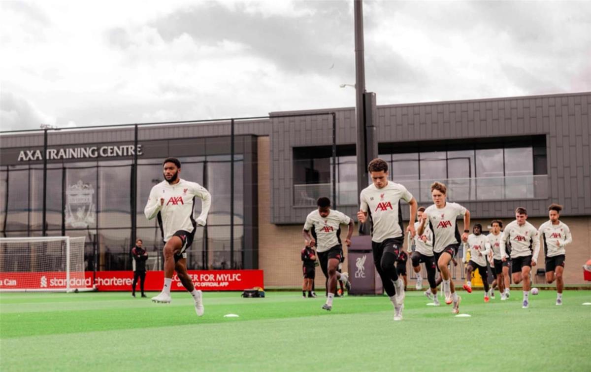 صورة | في غياب صلاح وسلوت.. ظهور لاعب مصري في تدريبات ليفربول قبل مباراة بيرنلي