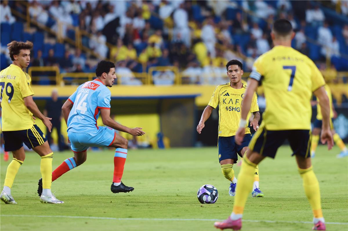 فيديو | رونالدو وفيليكس يقودان النصر لسحق الرياض بخماسية في الدوري السعودي