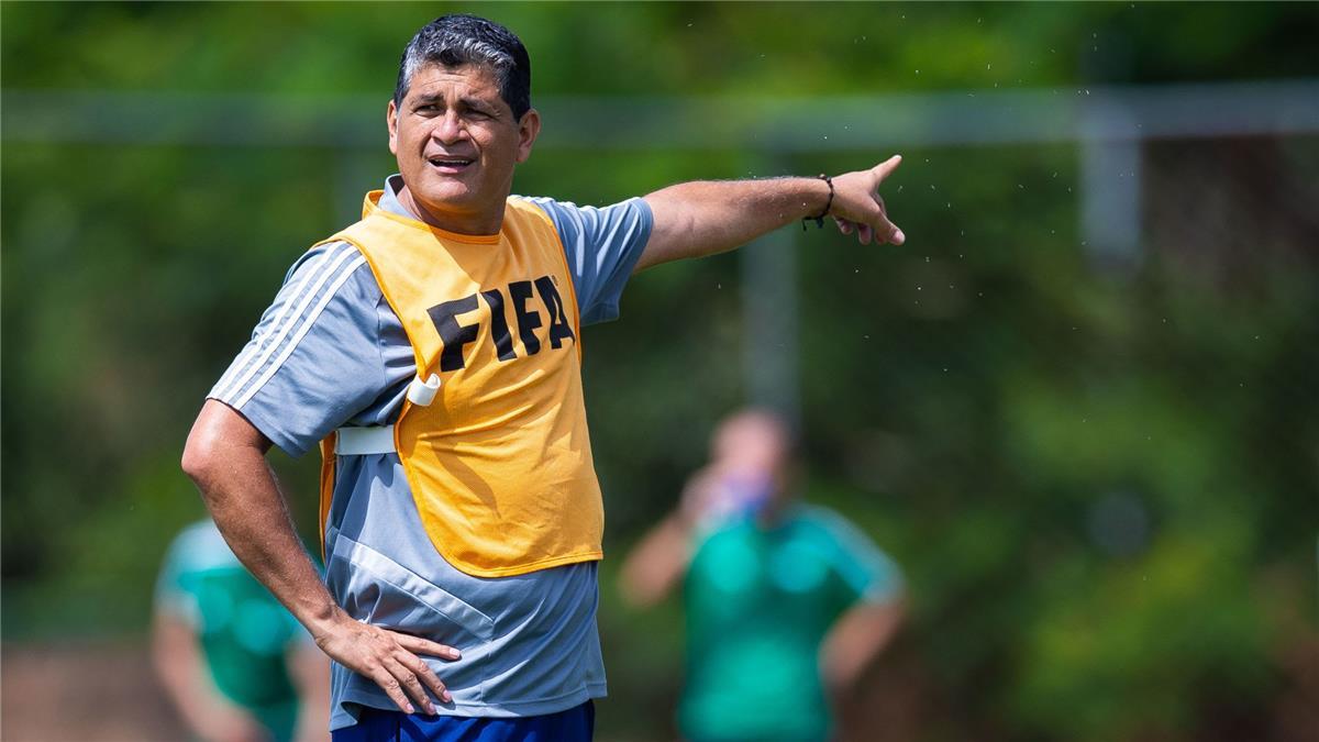 خاص | أوسكار رويز يغيب عن اتحاد الكرة بسبب كأس العالم للشباب