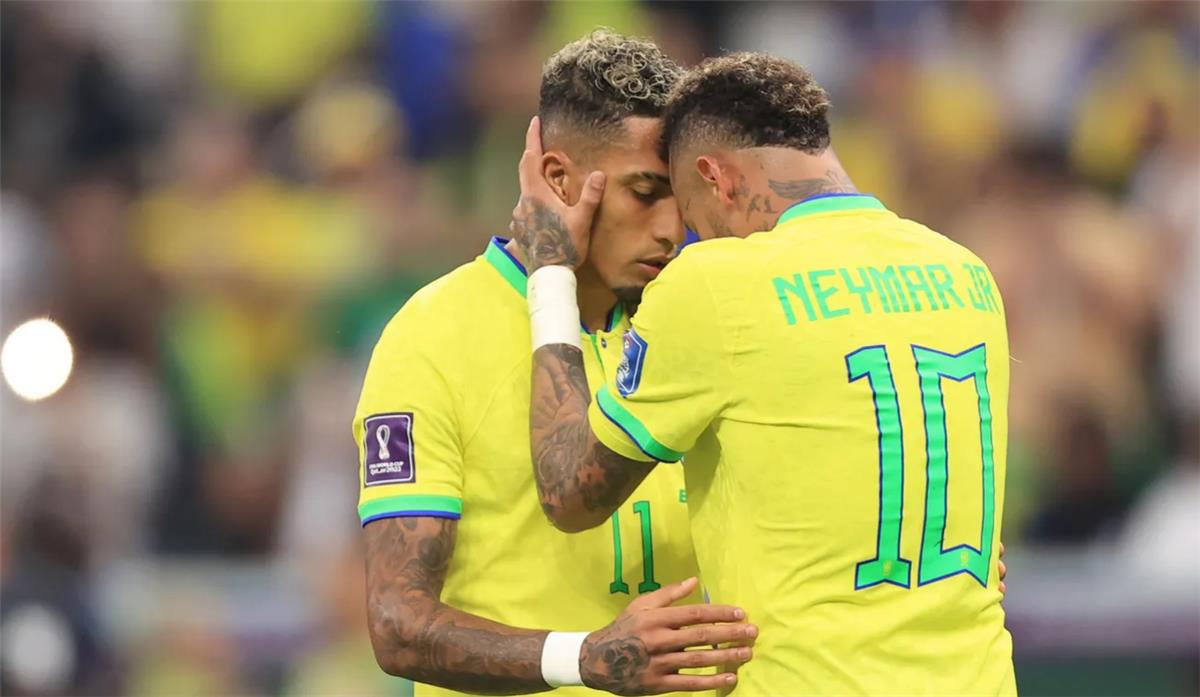 نيمار يسخر من ترتيب رافينها في سباق الفوز بالكرة الذهبية 2025