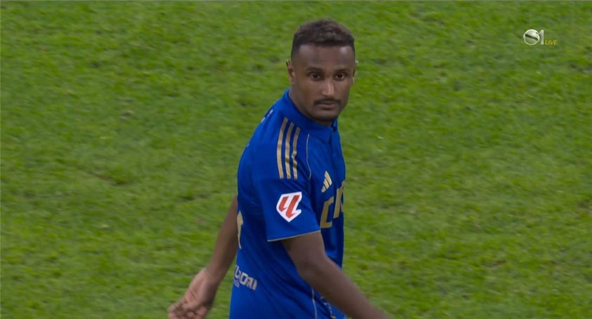 مهاجم ريال أوفييدو يوجه نصيحة إلى هيثم حسن بعد تصريحات ضعف إنهاء الهجمات