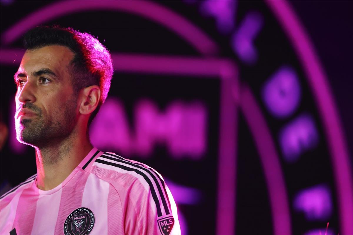 بوسكيتس يعلن موعد اعتزاله كرة القدم.. ويوجه رسالة عاطفية