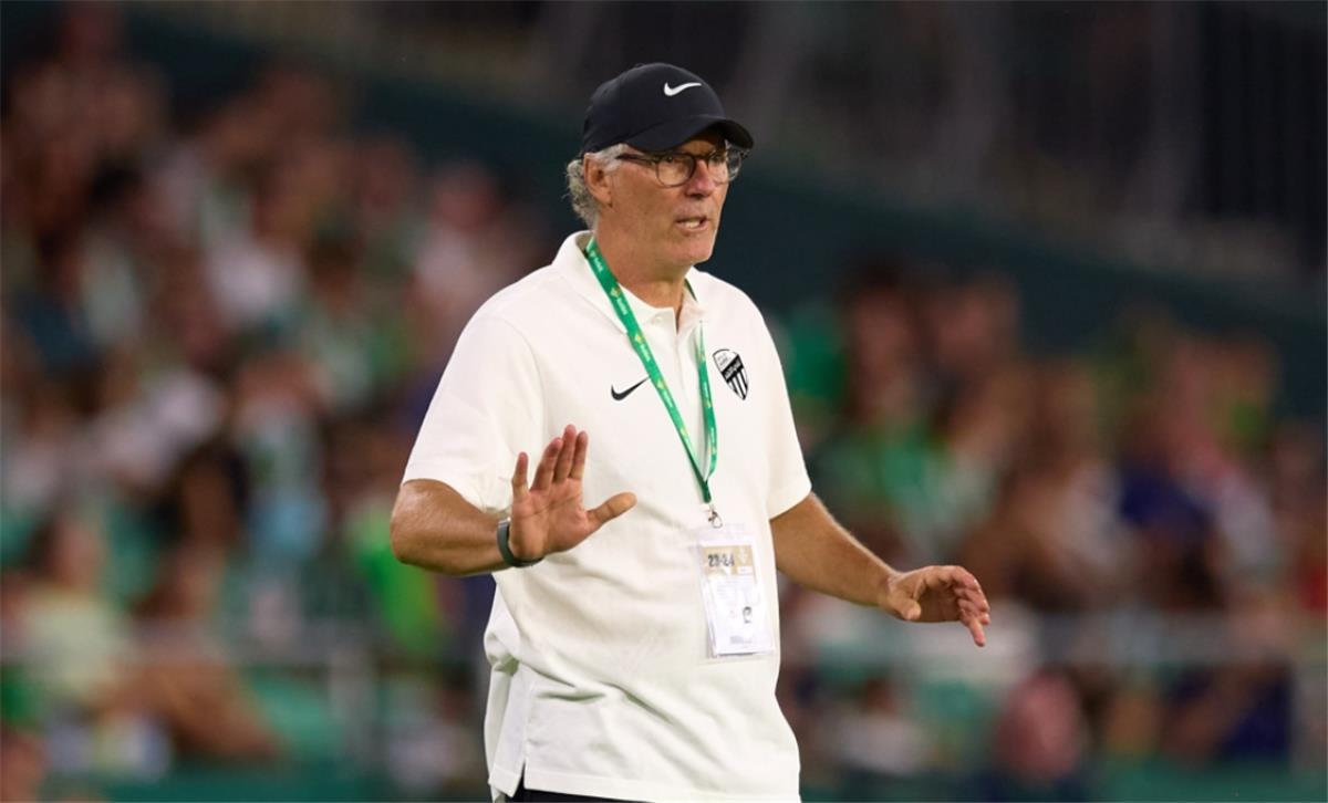 الاتحاد السعودي يحسم موقف لوران بلان بعد الهزيمة أمام النصر