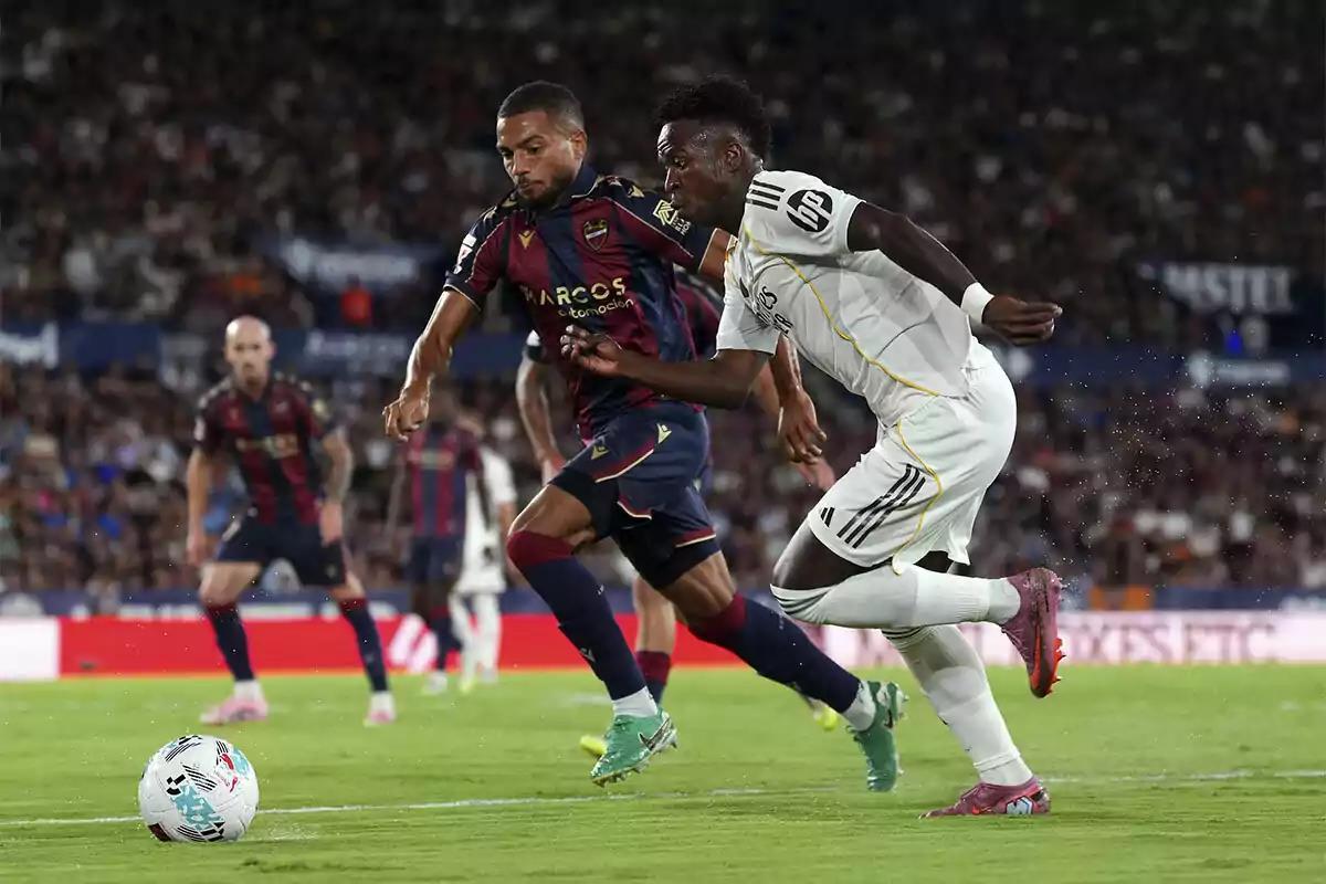 عمالقة الدوري الإنجليزي يزاحمون السعودية على ضم فينيسيوس جونيور