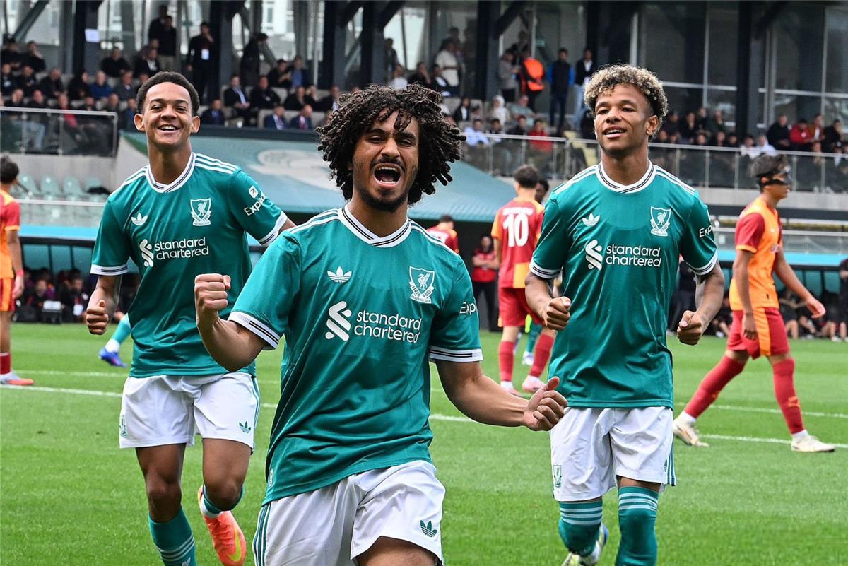 فيديو | كريم أحمد يسجل في فوز ليفربول على جالطة سراي بـ دوري أبطال أوروبا