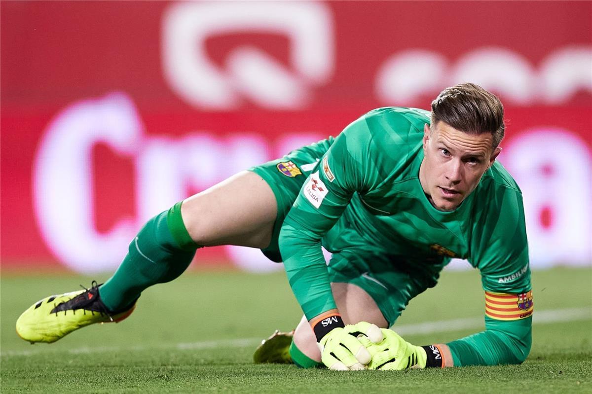 4 أندية تترقب.. تطورات جديدة بشأن مستقبل تير شتيجن مع برشلونة