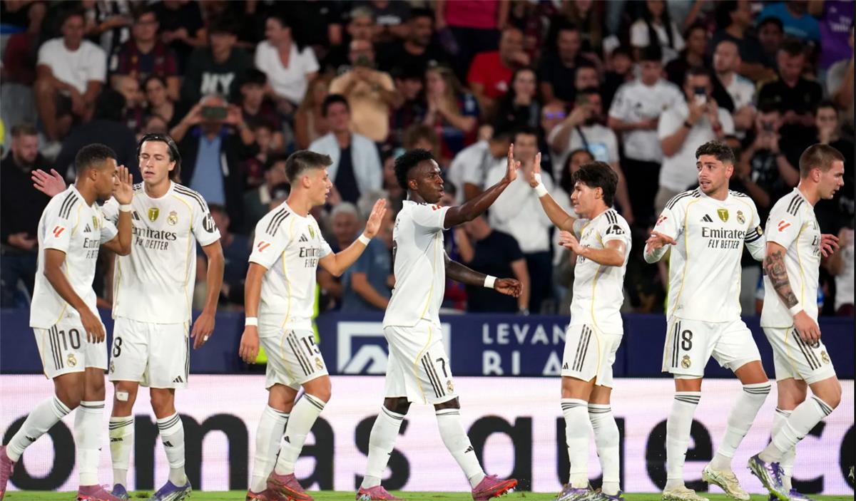 تشكيل ريال مدريد أمام فياريال في الدوري الإسباني.. ثلاثي هجومي