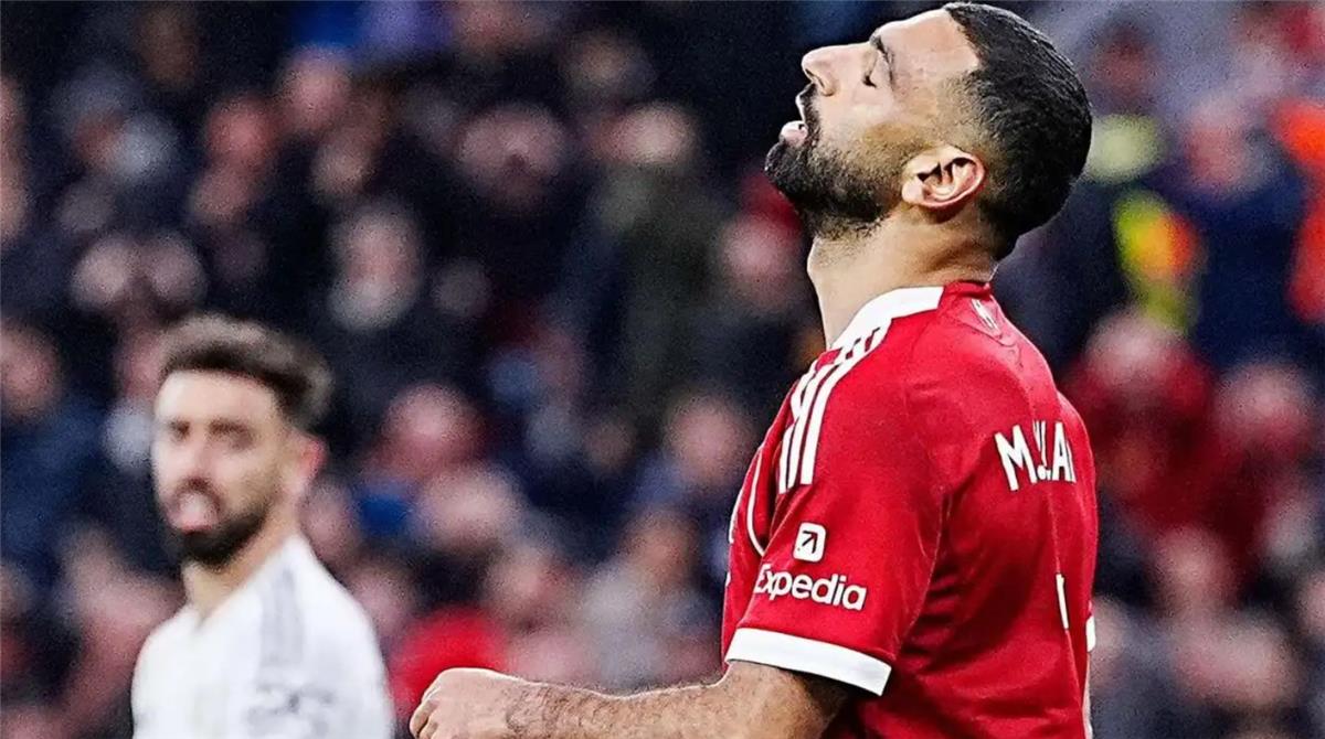 جاري لينكر: سلوت اتخذ قرارًا جريئًا ومحمد صلاح لا يعجبه ذلك