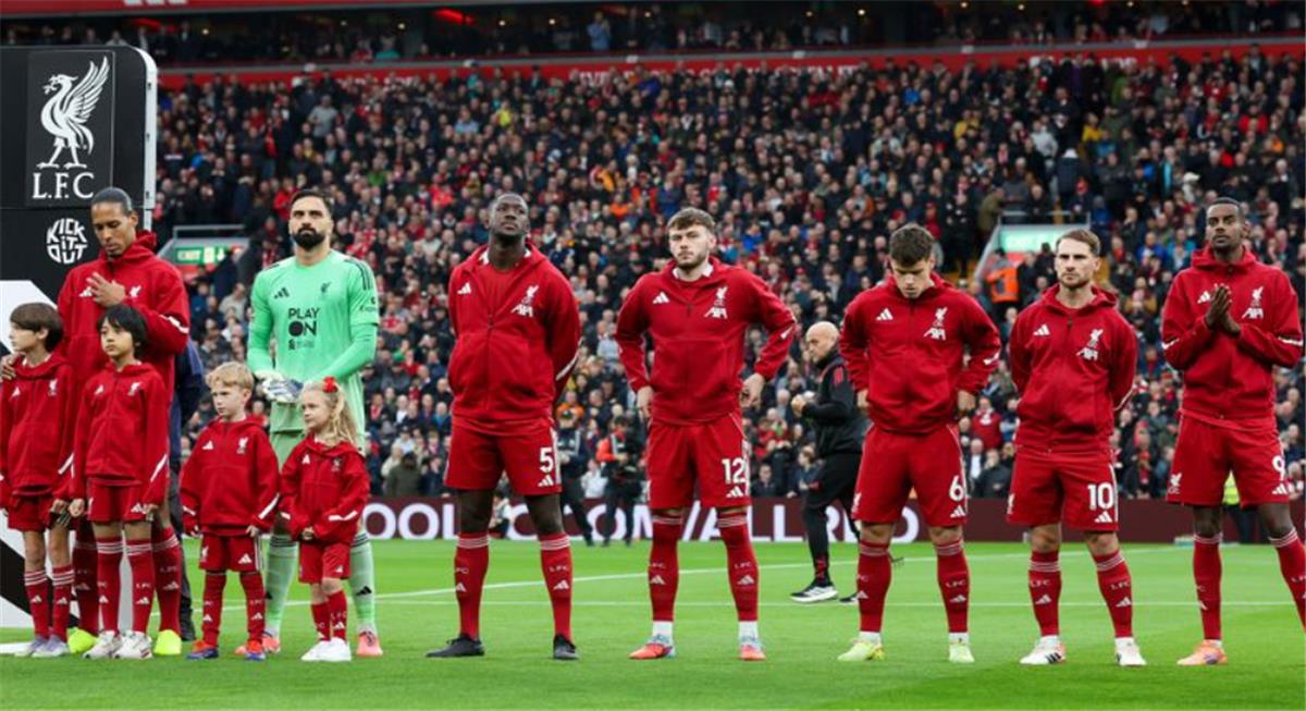 ثلاثي ليفربول السابق ينتقدون أداء لاعب الفريق: يلعب وهو مدمر عصبيًا