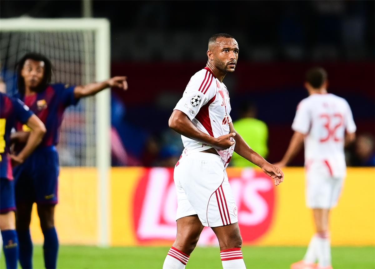 فيديو | بشق الأنفس.. أيوب الكعبي يسجل هدف أولمبياكوس الأول أمام برشلونة