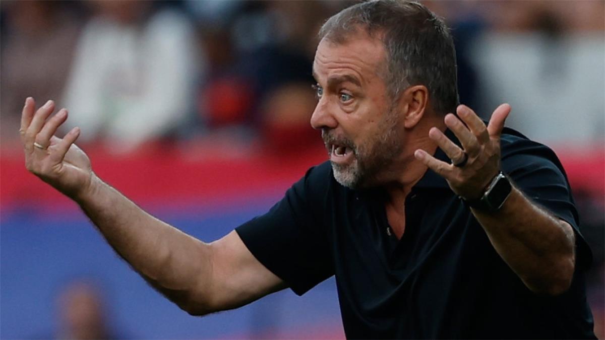 موندو ديبورتيفو تكشف رد فعل إدارة برشلونة بعد قرار إيقاف فليك