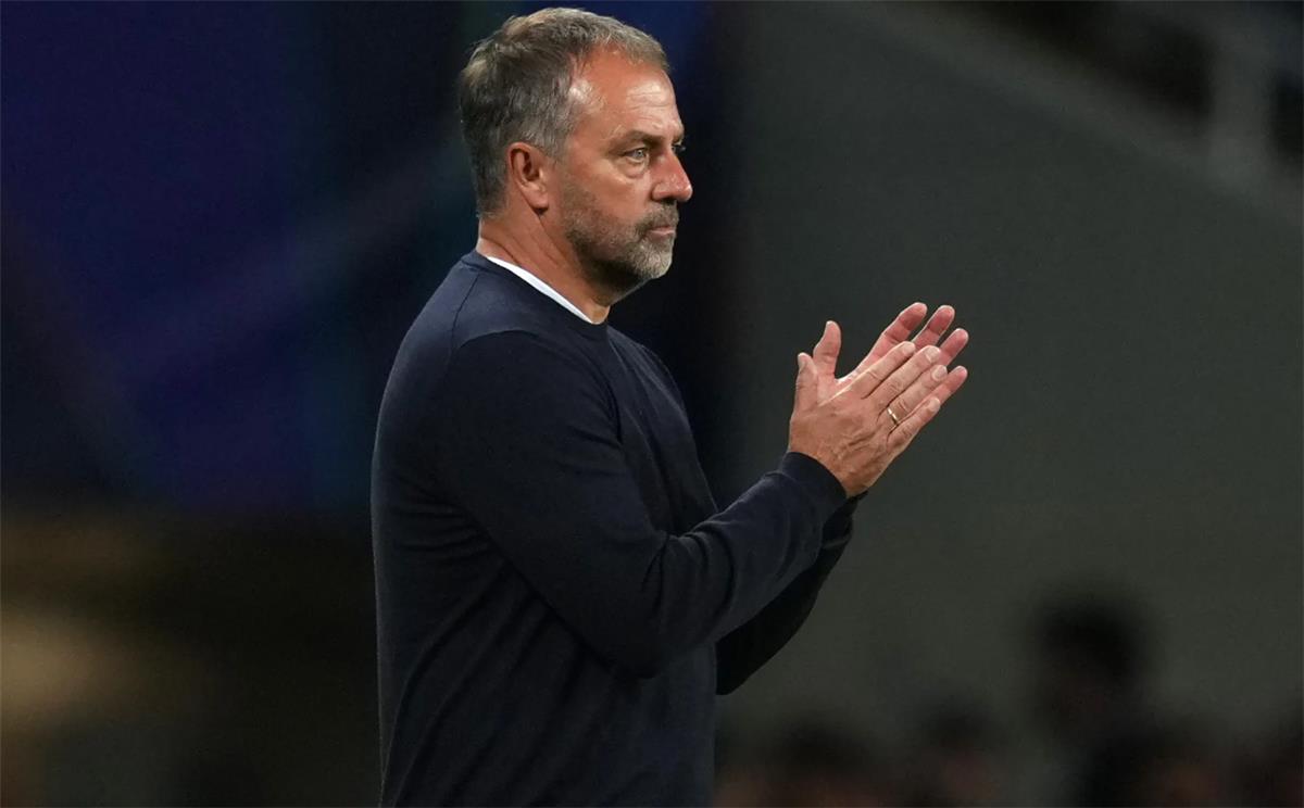 ماركا: فليك يستبعد مشاركة ثنائي برشلونة أمام ريال مدريد