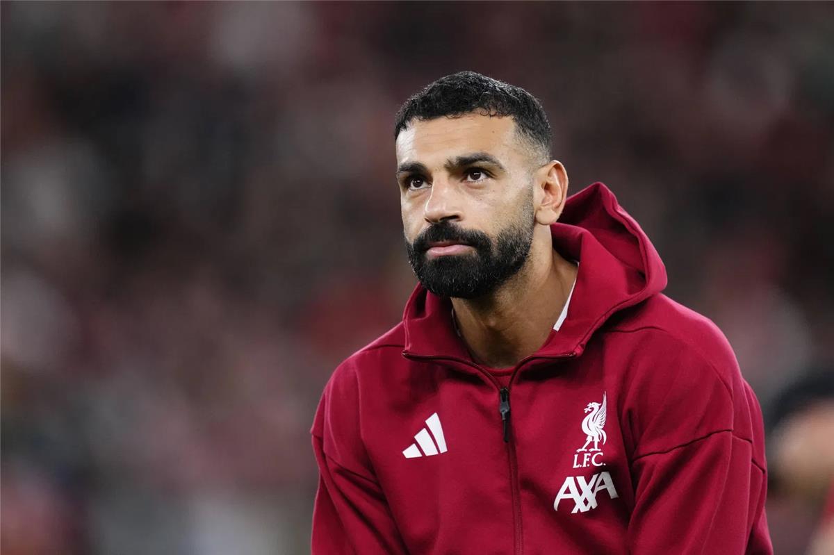 كاراجر عن جلوس محمد صلاح بديلًا في مباراة ليفربول وفرانكفورت: سلوت كان يشاهدني