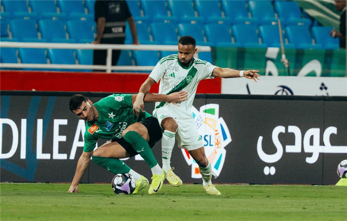 فيديو | الأهلي يستعيد التوزان بفوز صعب على النجمة في الدوري السعودي