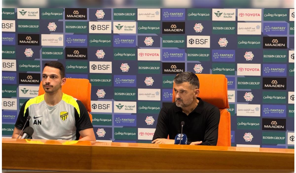 بعد عدم مصافحته.. مدرب الاتحاد يوضح حقيقة وجود أزمة مع إنزاجي عقب الخسارة أمام الهلال