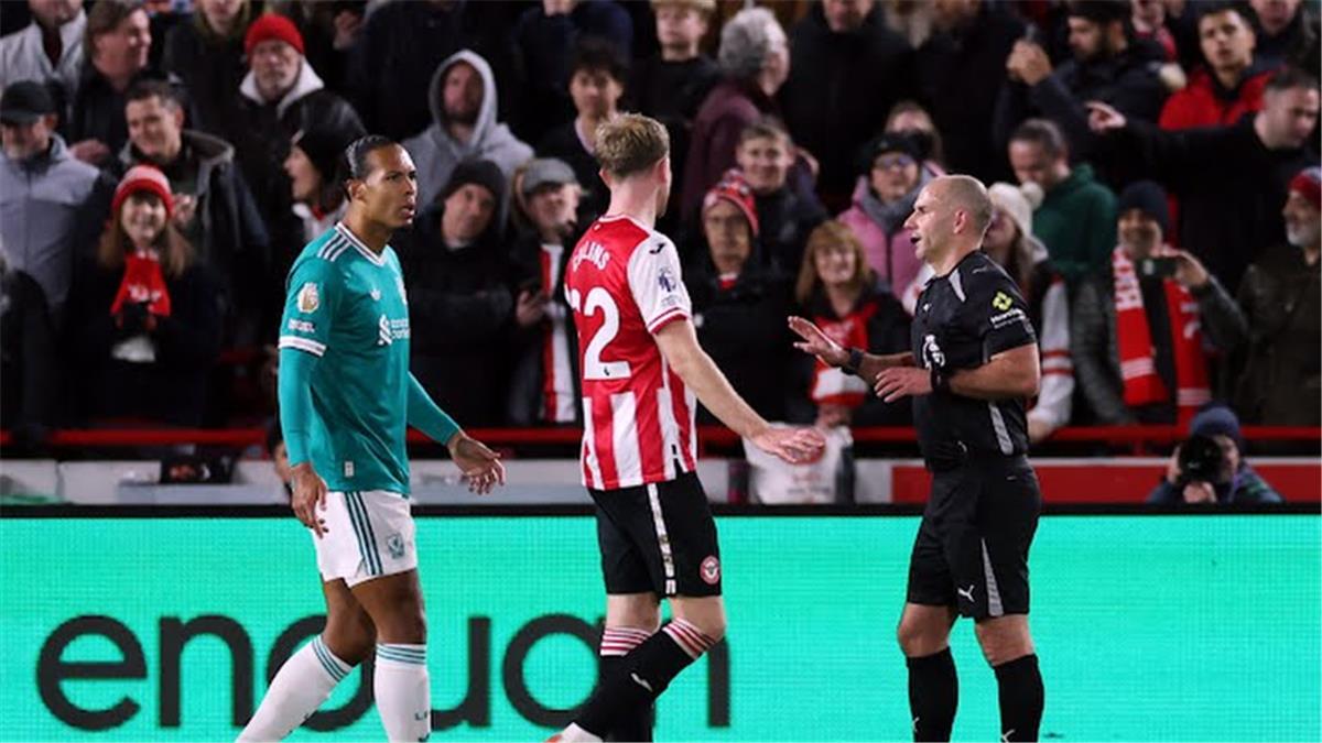 تياجو يسجل هدف برينتفورد الثالث أمام ليفربول