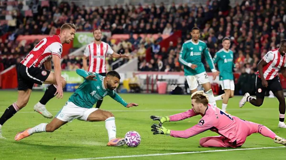 رغم خسارة ليفربول.. سلوت يتغزل في محمد صلاح بعد هدفه أمام برينتفورد