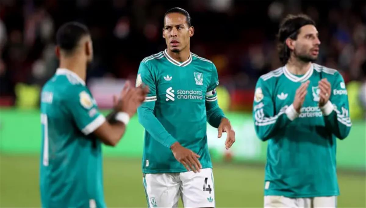 فان دايك: لم أعرف ماذا كان يفعل الحكم أمام برينتفورد.. وعلى لاعبي ليفربول مراجعة أنفسهم