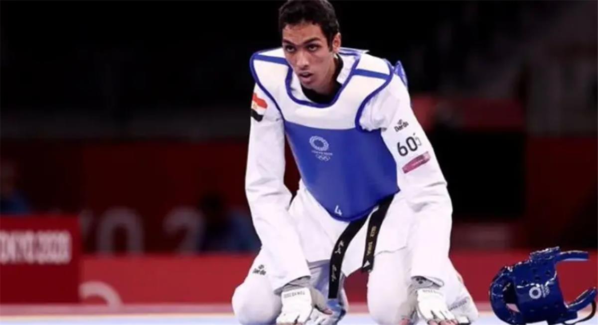 إنجاز تاريخي.. سيف عيسي يتوج بذهبية بطولة العالم للتايكوندو