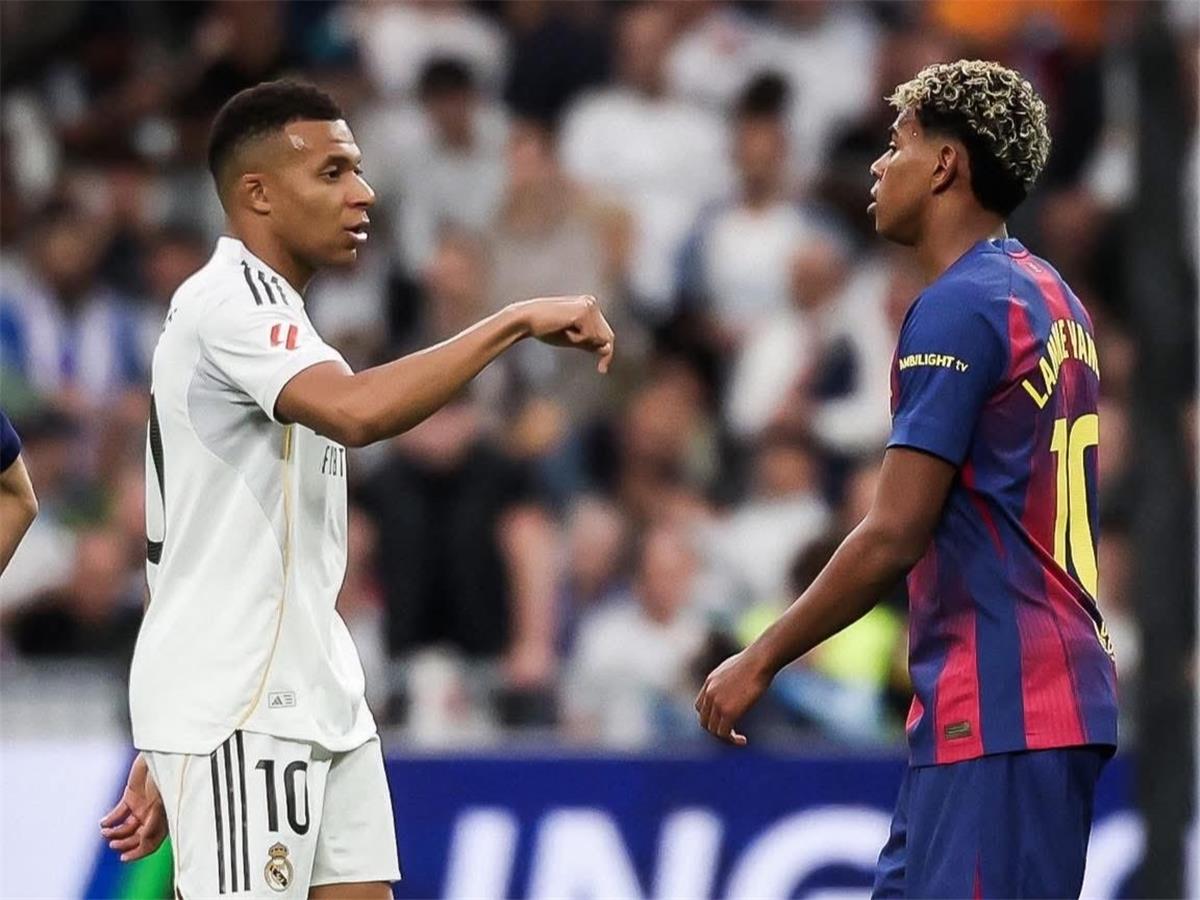 رجل مباراة ريال مدريد وبرشلونة في كلاسيكو الدوري الإسباني