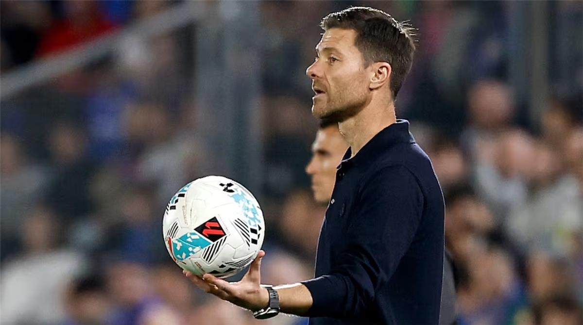 بعد مشادات الكلاسيكو.. تشابي ألونسو يتجاهل غضب فينيسيوس ويدافع عن تصرفات لاعبيه ضد يامال