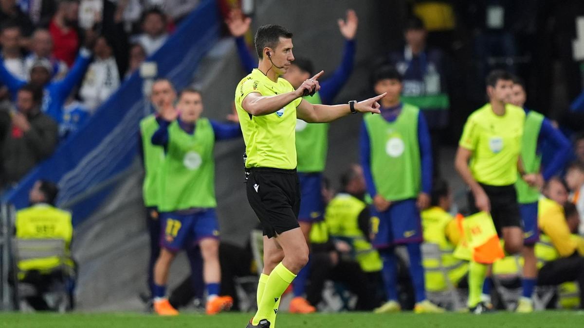 بعد طرد بيدري.. بطاقة حمراء و6 صفراء في مشادة الكلاسيكو بين ريال مدريد وبرشلونة