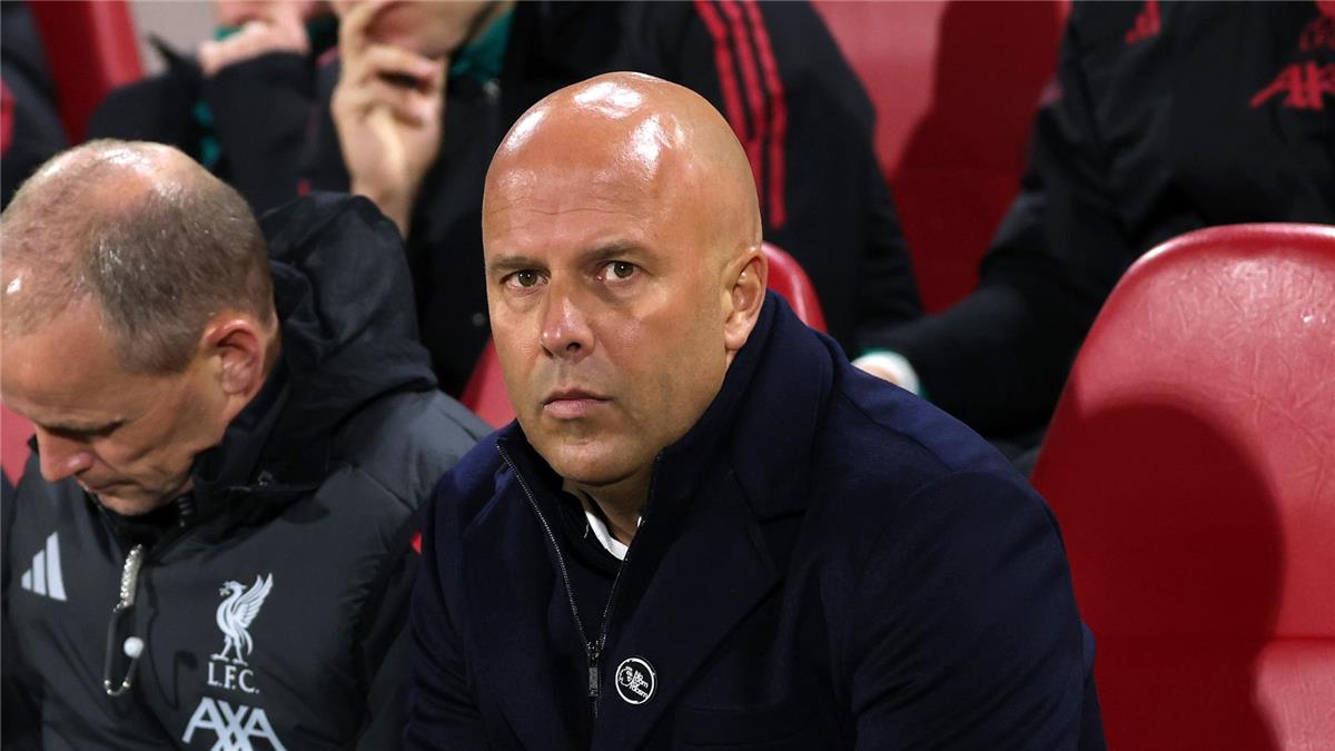 سلوت يتخذ قرارًا مفاجئًا قبل مباراة ليفربول وكريستال بالاس في كأس كاراباو