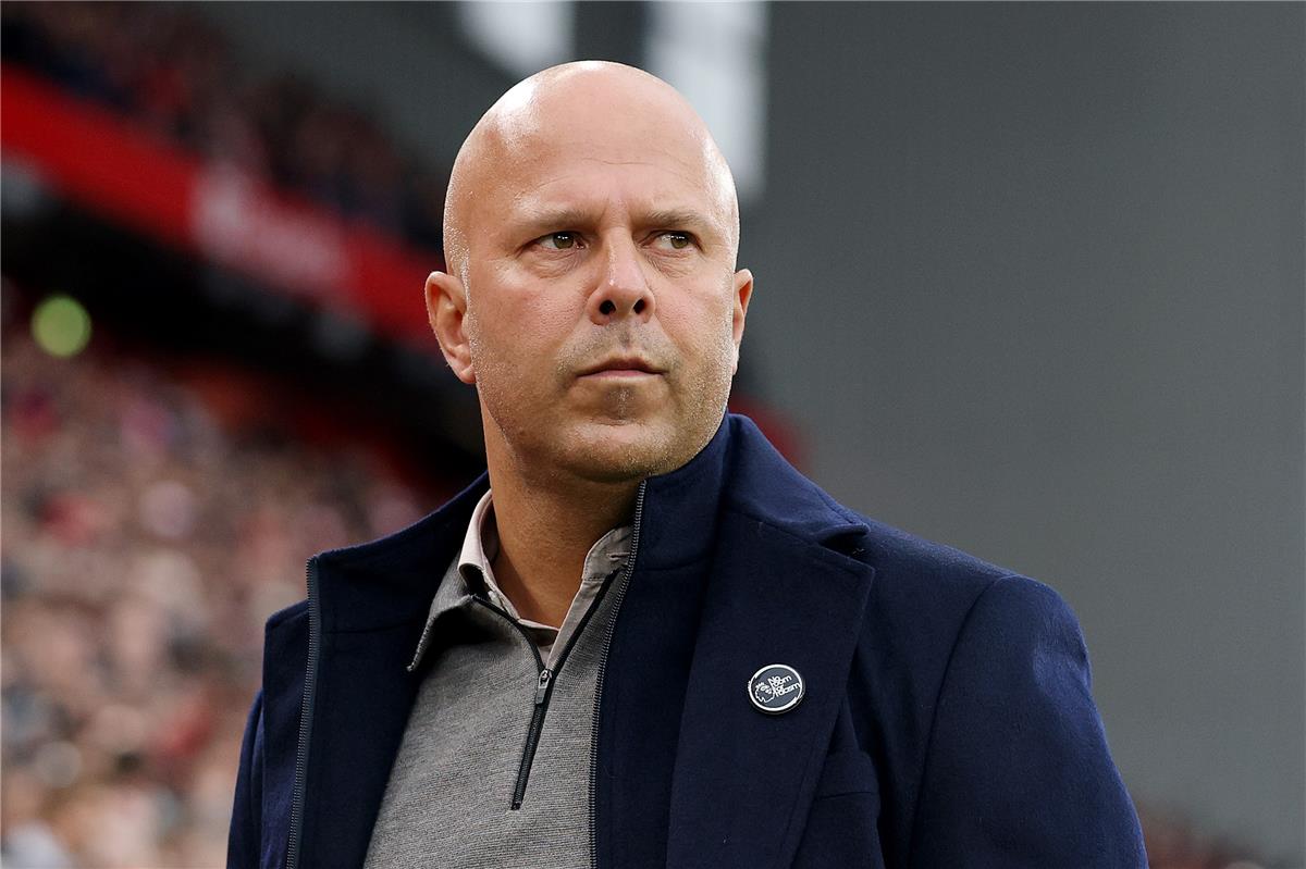 ليفربول يحسم موقفه من إقالة آرني سلوت لسوء النتائج