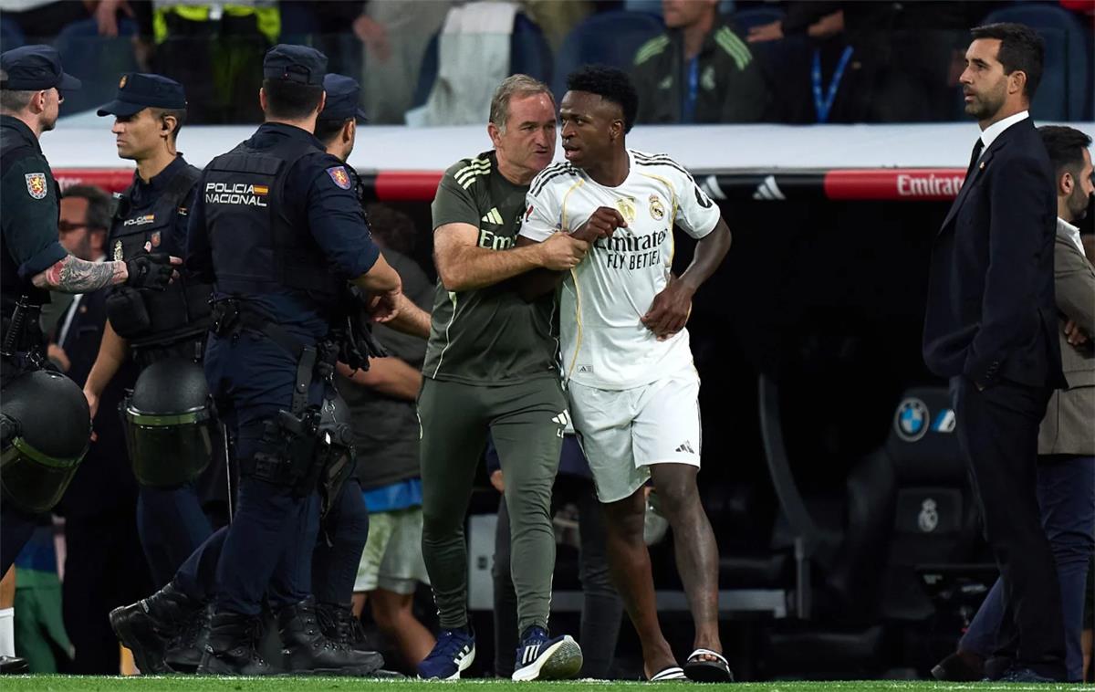 ريال مدريد يسعى لخطوة هامة تجاه تشابي وفينيسيوس بعد خلاف الكلاسيكو 