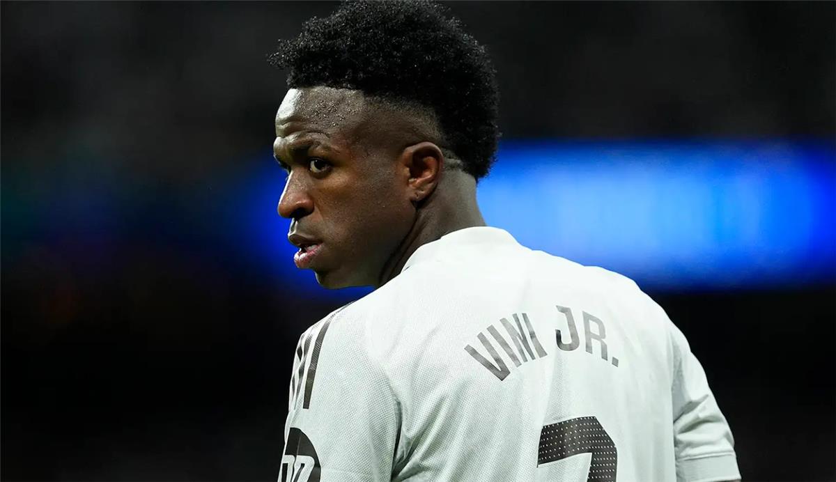 فينيسيوس يدفع ريال مدريد للتفكير في صفقة تبادلية مع مانشستر سيتي