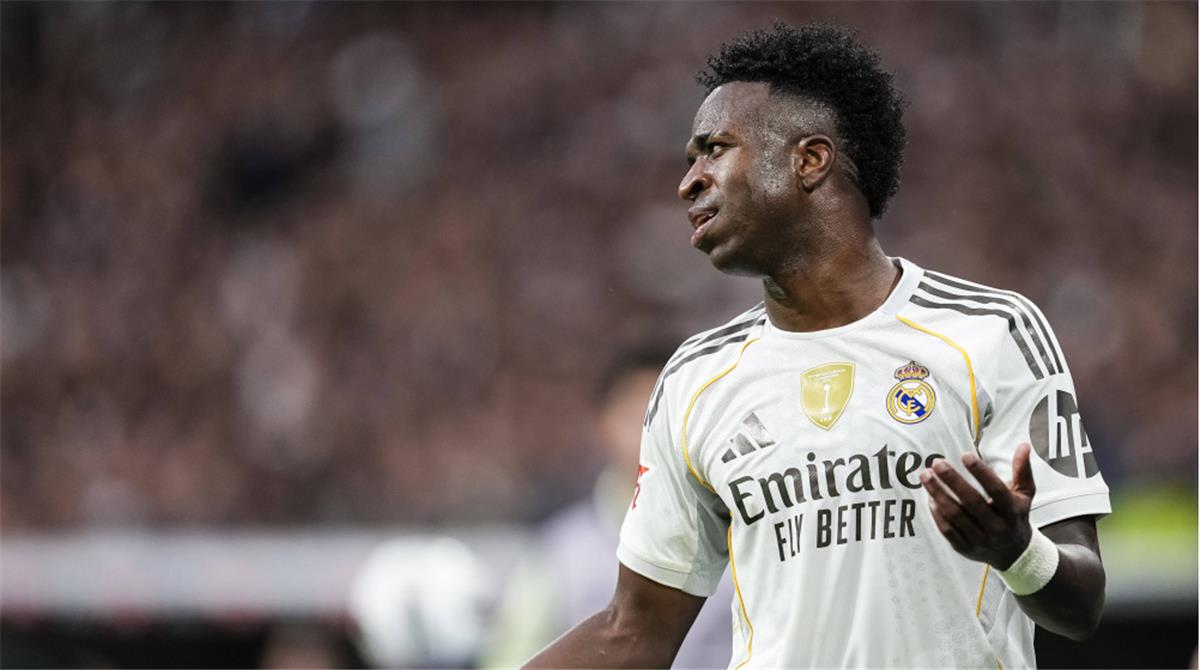 فينيسيوس يكسر صمته بعد أحداث الكلاسيكو: سأقاتل من أجل ريال مدريد