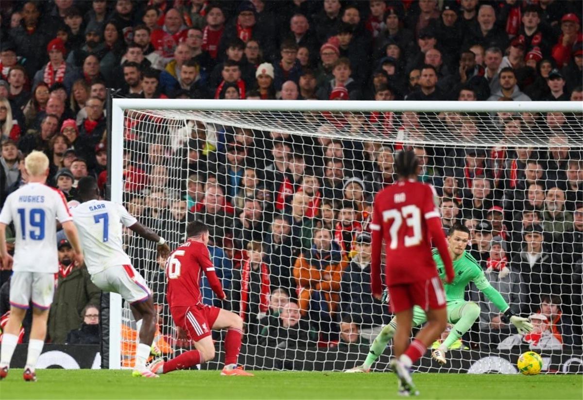 فيديو | كلاكيت ثالث مرة.. كريستال بالاس يفوز على ليفربول ويتأهل إلى ربع نهائي كأس كاراباو