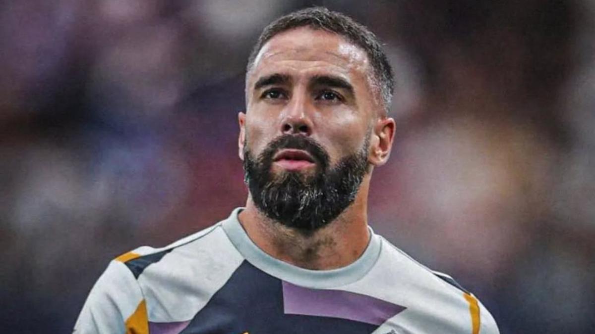 مدير برشلونة السابق عن كارفاخال: تصرف بجبن في الكلاسيكو