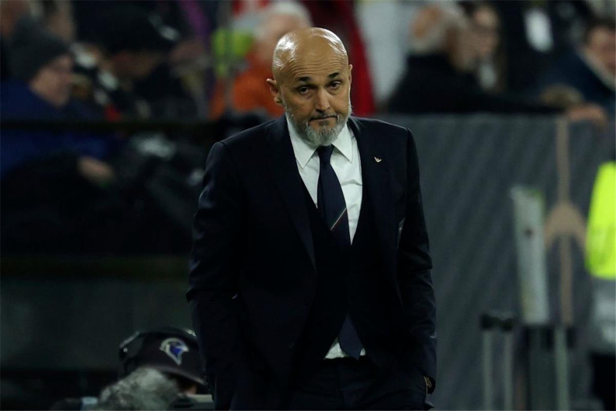 قبل انتقاله لتدريب يوفنتوس.. سباليتي يكافئ محمد صلاح