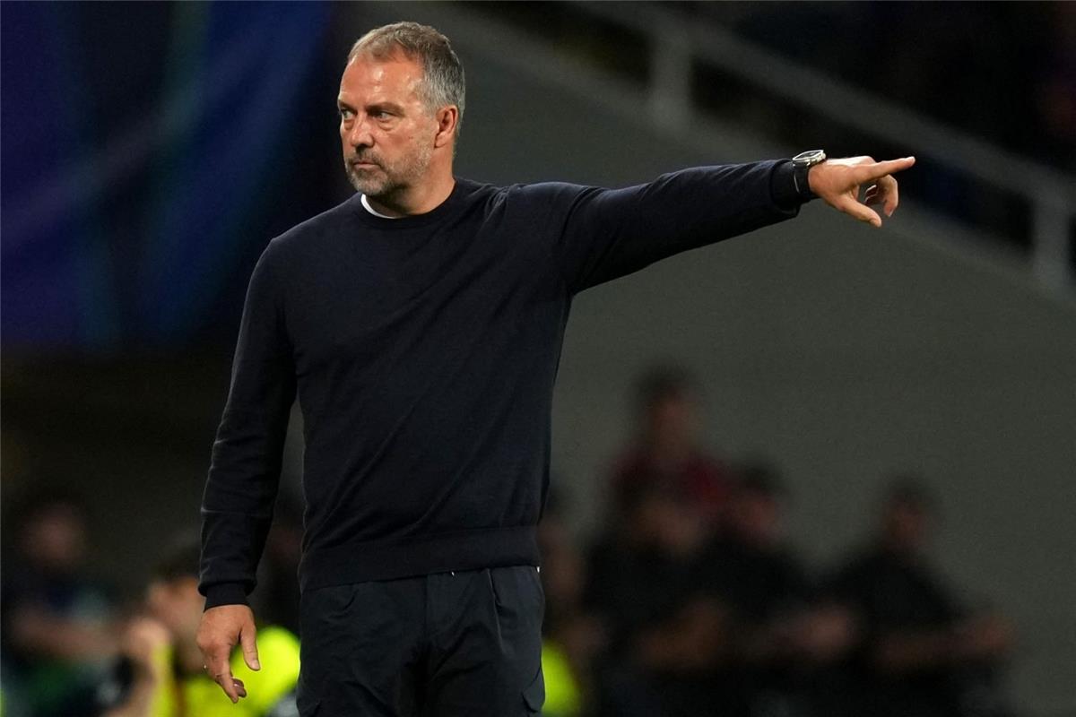 برشلونة يتجه إلى الدوري الإيطالي وينافس آرسنال على موهبة دفاعية