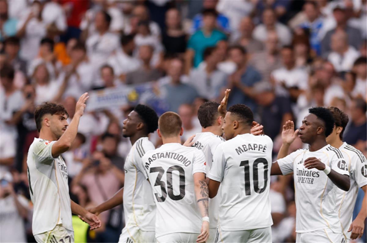 تشكيل ريال مدريد أمام فالنسيا في الدوري الإسباني.. موقف أرنولد وفينيسيوس