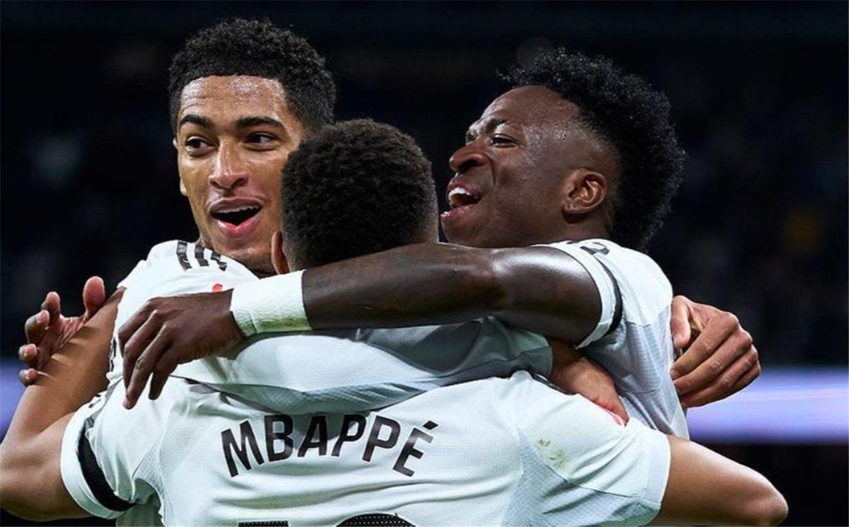 ريال مدريد يضرب فالنسيا برباعية ويوسع الفارق مع برشلونة في صدارة الدوري الإسباني