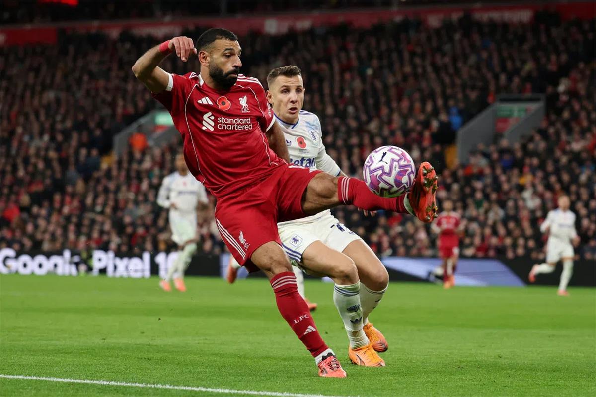 لا نراه كثيرًا.. سلوت يعلق على إنجاز محمد صلاح بعد هدفه أمام أستون فيلا