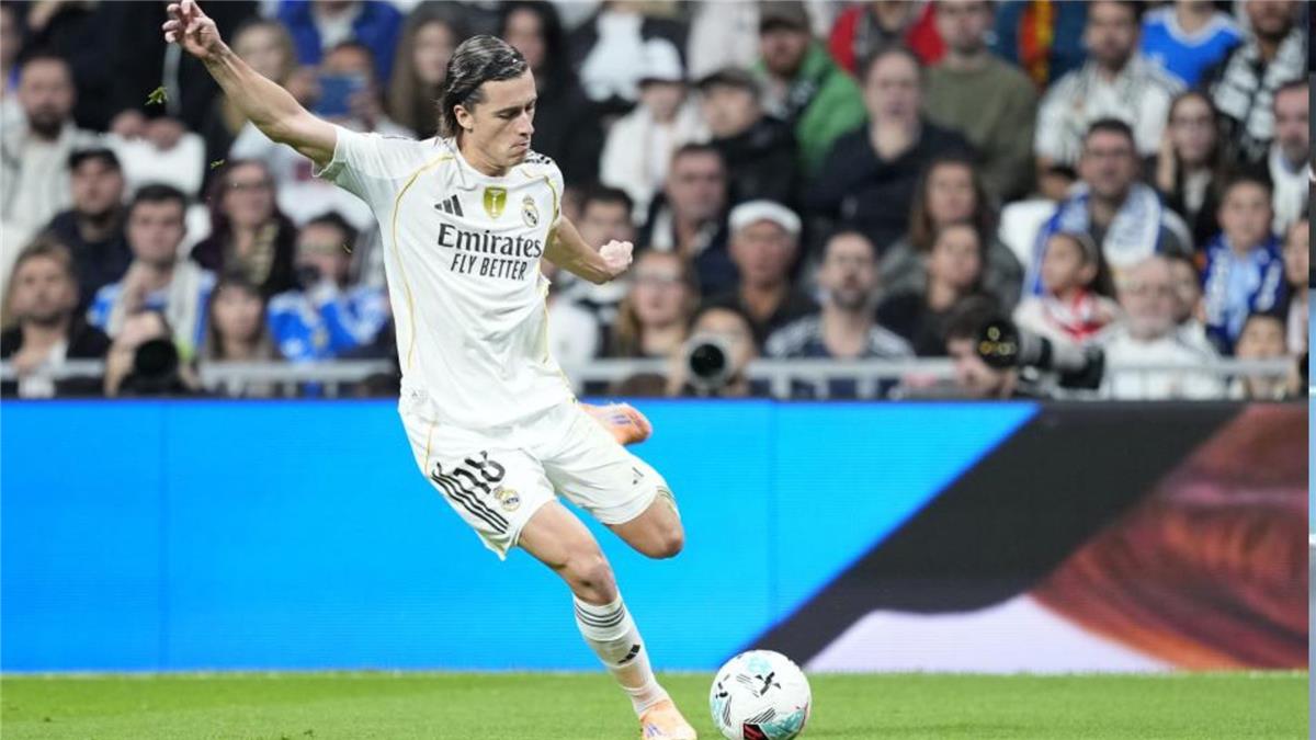 كاريراس: حلمت باللعب في برنابيو كثيرًا.. وتلقيت كلمات رائعة من روبرتو كارلوس