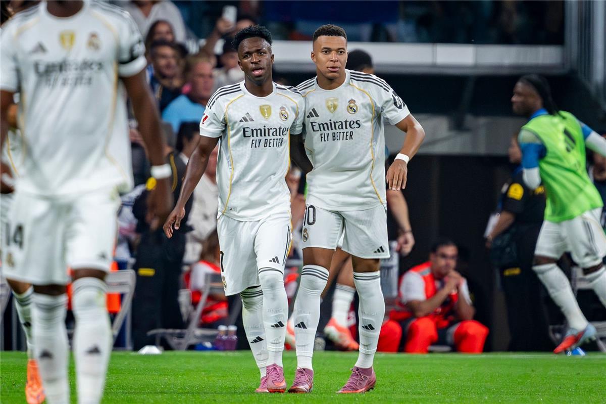 فينيسيوس يوجه رسالة لـ مبابي بعد إهدار ركلة الجزاء أمام فالنسيا