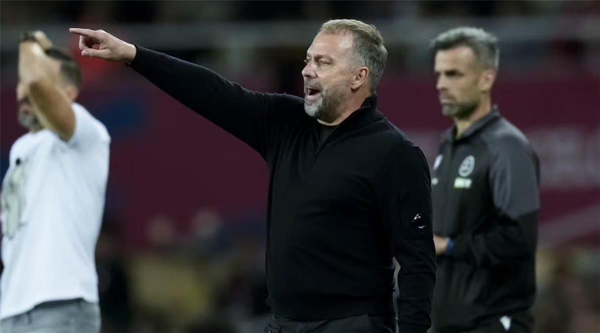 فليك: كان بإمكاننا تسجيل 6 أهداف أمام إلتشي.. وعلى لامين يامال التعايش مع إصابته 