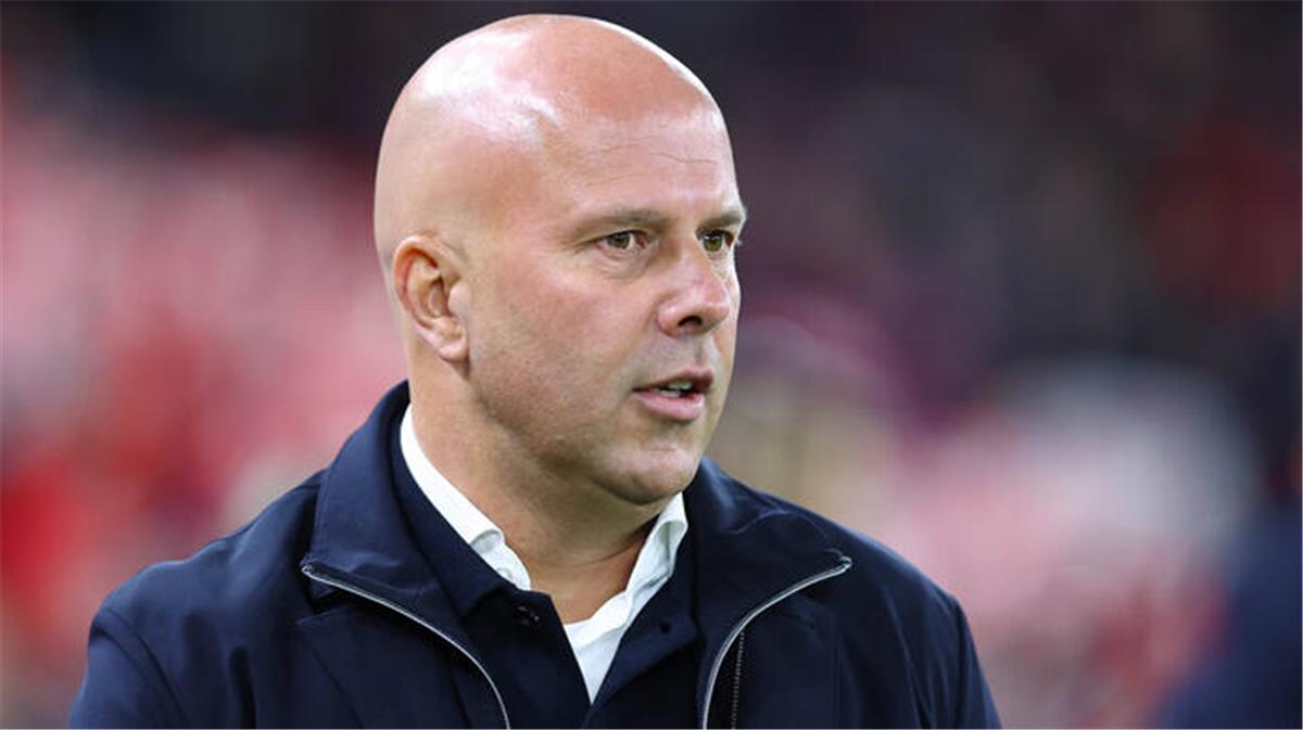 سلوت يُثير قلق أرنولد من جماهير آنفيلد.. ويؤكد غياب ثلاثي ليفربول أمام ريال مدريد