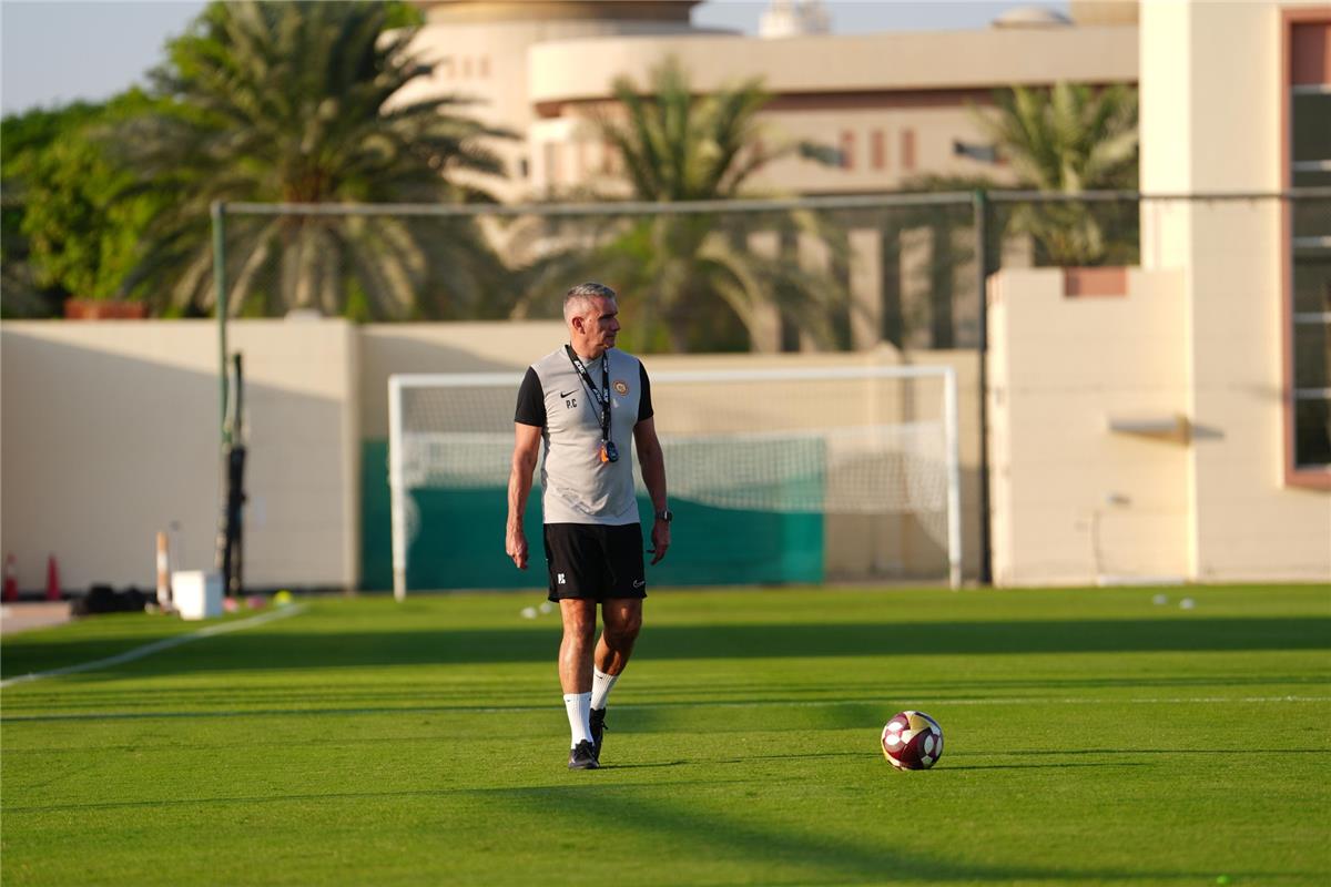 بعد أنباء التفاوض مع الزمالك.. كارتيرون يوضح موقفه من الرحيل عن أم صلال