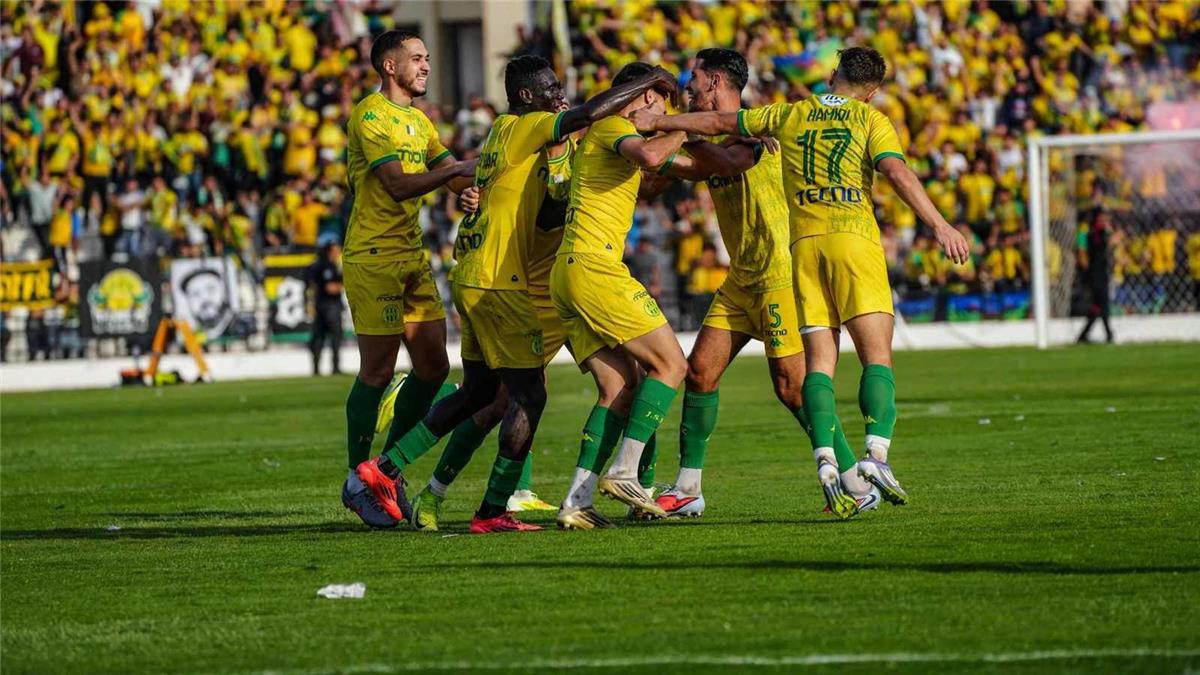 بعد تبقي 4 أشهر في عقده.. شبيبة القبائل يوضح حقيقة انتقال زين الدين بلعيد إلى الأهلي