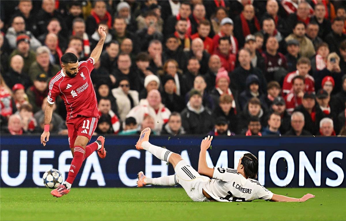 كاريراس عن محمد صلاح: واجهت أسطورة وأتعلم لأتمكن من إيقاف لاعبين مثله