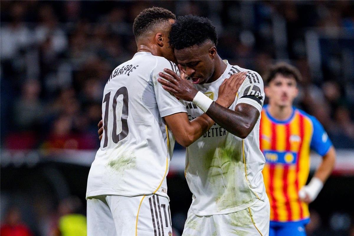 هجوم ناري من جاريث بيل على مبابي وفينيسيوس بعد مباراة ليفربول