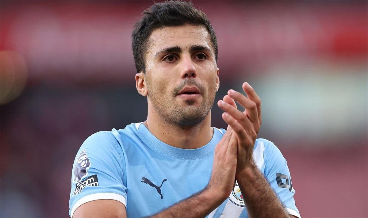 جوارديولا يوضح سبب غياب رودري عن تشكيل مانشستر سيتي أمام بوروسيا دورتموند