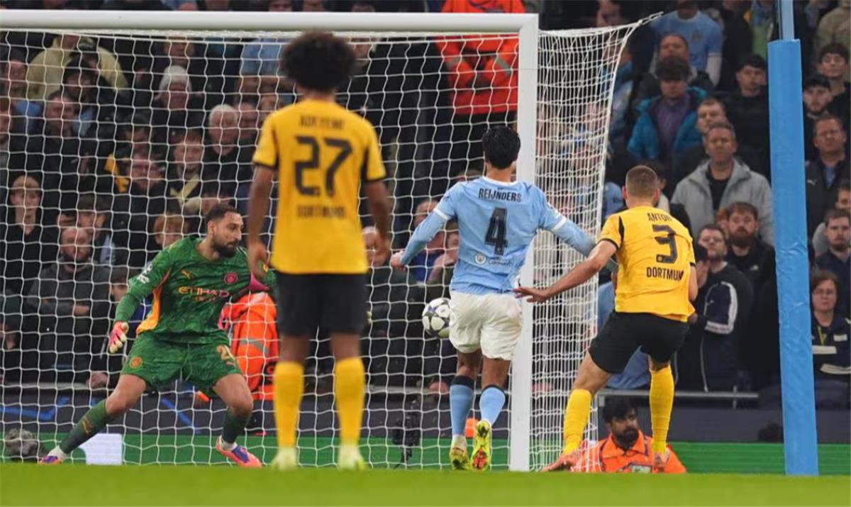 فالديمار يسجل هدف بوروسيا دورتموند الأول أمام مانشستر سيتي