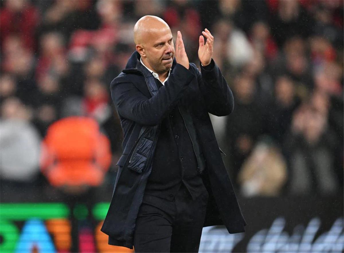 ذا أثلتيك: ليفربول يحدد خليفة فان دايك في شارة القيادة