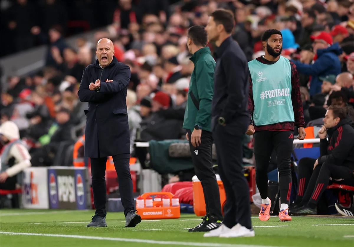 سلوت: لاعب ريال مدريد كان يستحق الطرد أمام ليفربول